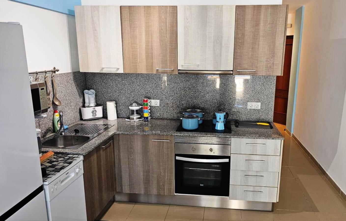 Blue Bay Paradise - Beach Front Apartment With Sea View ปลายาปาไรโซ ภายนอก รูปภาพ